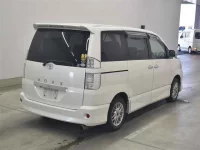 Toyota VOXY лот № 80104 оценка 3.5  с аукциона в Японии 4