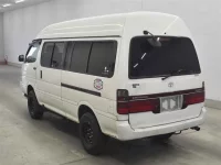 Toyota HIACE VAN лот № 70212 оценка R  с аукциона в Японии 1