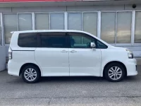 Toyota VOXY лот № 3092 оценка R  с аукциона в Японии 2