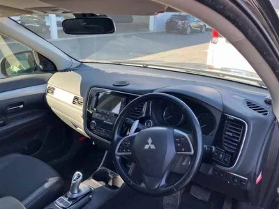 Mitsubishi OUTLANDER PHEV