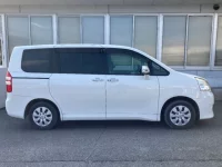 Toyota NOAH лот № 3094 оценка 3.5  с аукциона в Японии 2