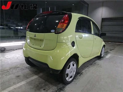 Mitsubishi i