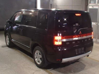 Mitsubishi Delica D:5