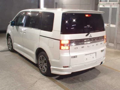 Mitsubishi Delica D:5