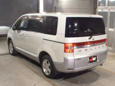Mitsubishi Delica D:5