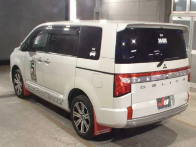 Mitsubishi Delica D:5