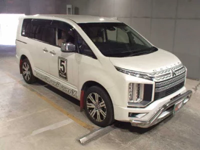 Mitsubishi Delica D:5