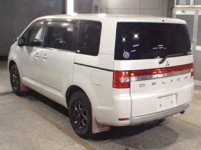 Mitsubishi Delica D:5
