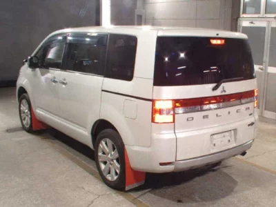 Mitsubishi Delica D:5