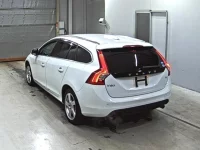Volvo V60 лот № 9043 оценка 4  с аукциона в Японии 1