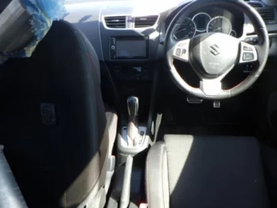 Suzuki SWIFT  с аукциона в Японии