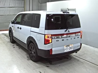 Mitsubishi Delica D:5