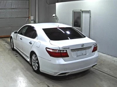 Lexus LS