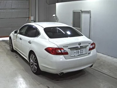 Nissan FUGA  с аукциона в Японии