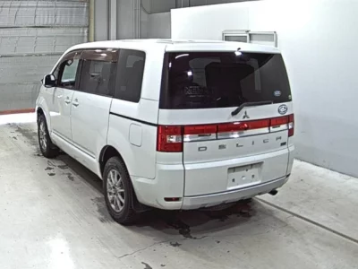 Mitsubishi DELICA D5  с аукциона в Японии