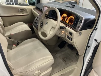 Nissan ELGRAND  с аукциона в Японии