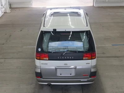 Nissan ELGRAND  с аукциона в Японии