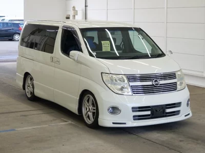 Nissan ELGRAND  с аукциона в Японии