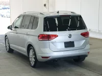 Volkswagen GOLF TOURAN лот № 3376 оценка 4.5  с аукциона в Японии 1
