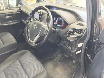 Toyota NOAH  с аукциона в Японии