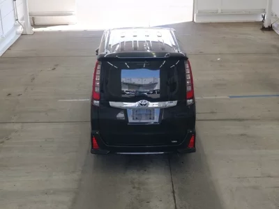 Toyota NOAH  с аукциона в Японии