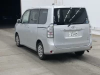 Toyota VOXY лот № 3077 оценка 3.5  с аукциона в Японии 1