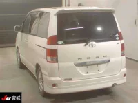 Toyota NOAH лот № 4253 оценка R  с аукциона в Японии 1