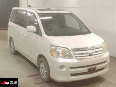 Toyota NOAH  с аукциона в Японии