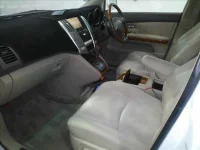 Toyota HARRIER лот № 747 оценка 3.5  с аукциона в Японии 2