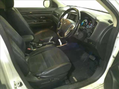 Mitsubishi OUTLANDER PHEV