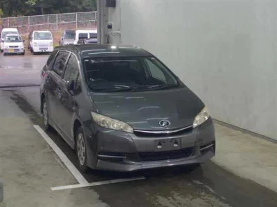 Toyota WISH  с аукциона в Японии