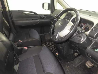 Nissan SERENA  с аукциона в Японии