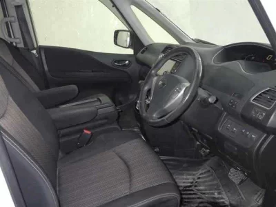 Nissan SERENA  с аукциона в Японии