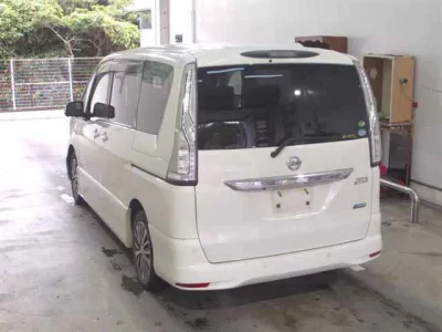Nissan SERENA  с аукциона в Японии