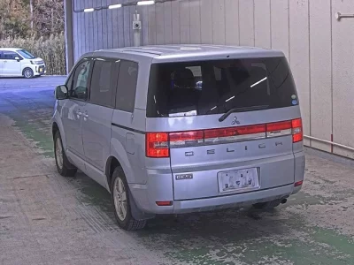 Mitsubishi Delica D:5