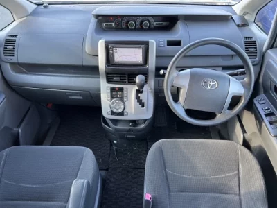 Toyota VOXY  с аукциона в Японии