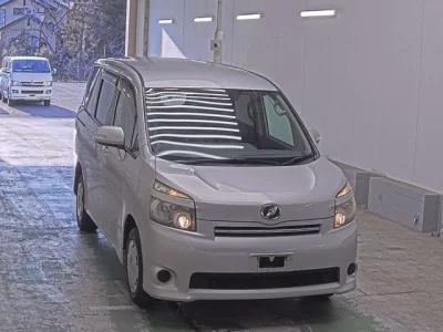 Toyota VOXY  с аукциона в Японии