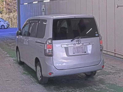 Toyota VOXY  с аукциона в Японии