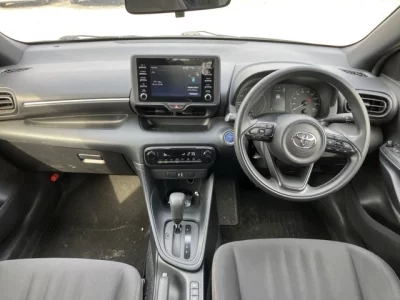 Toyota YARIS  с аукциона в Японии