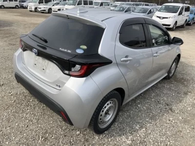 Toyota YARIS  с аукциона в Японии