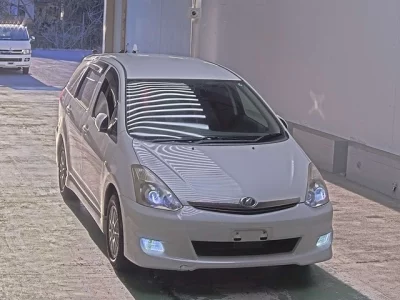Toyota WISH  с аукциона в Японии
