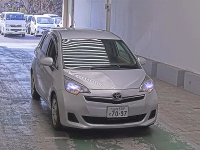 Toyota RACTIS  с аукциона в Японии