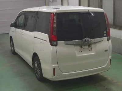 Toyota NOAH  с аукциона в Японии