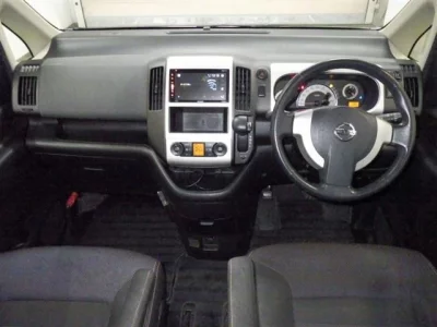 Nissan SERENA  с аукциона в Японии