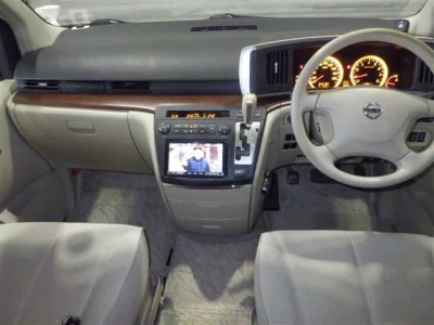 Nissan ELGRAND  с аукциона в Японии