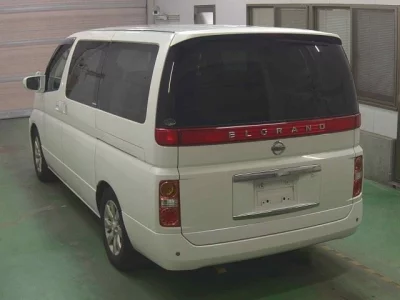 Nissan ELGRAND  с аукциона в Японии