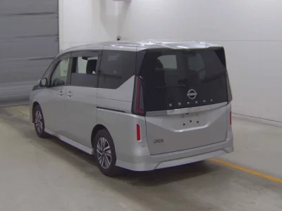 Nissan SERENA  с аукциона в Японии