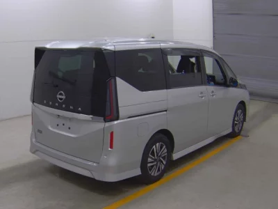 Nissan SERENA  с аукциона в Японии