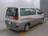 Nissan ELGRAND лот № 8533 оценка 3.5  с аукциона в Японии 3