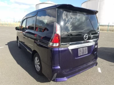 Nissan SERENA  с аукциона в Японии